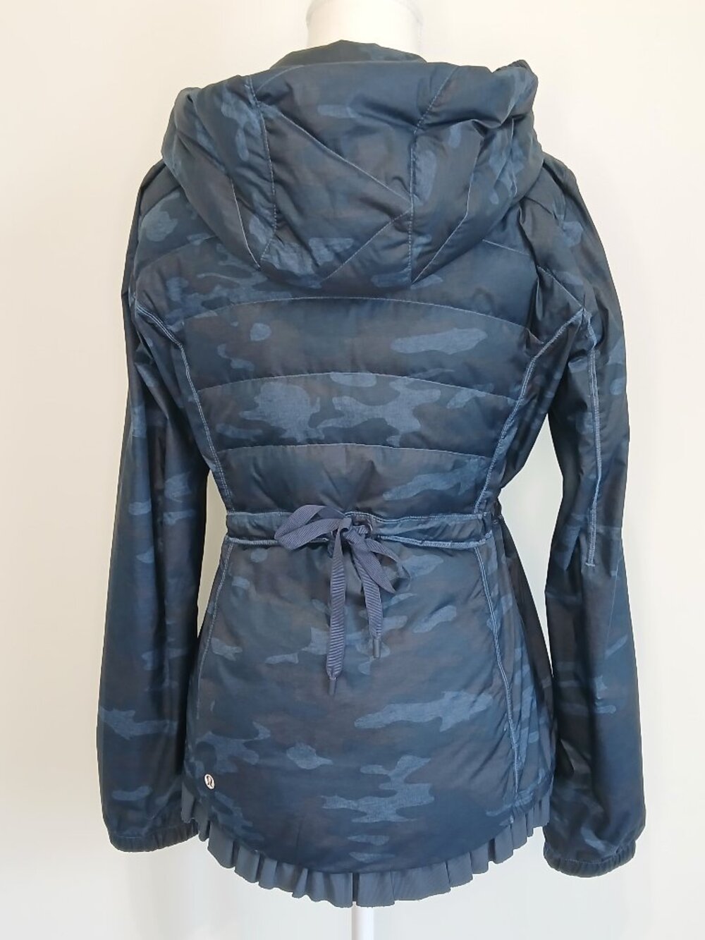 Lululemon Spring Fling Puffy Windbreaker Jacket Size 8 - Picture 7 of 10